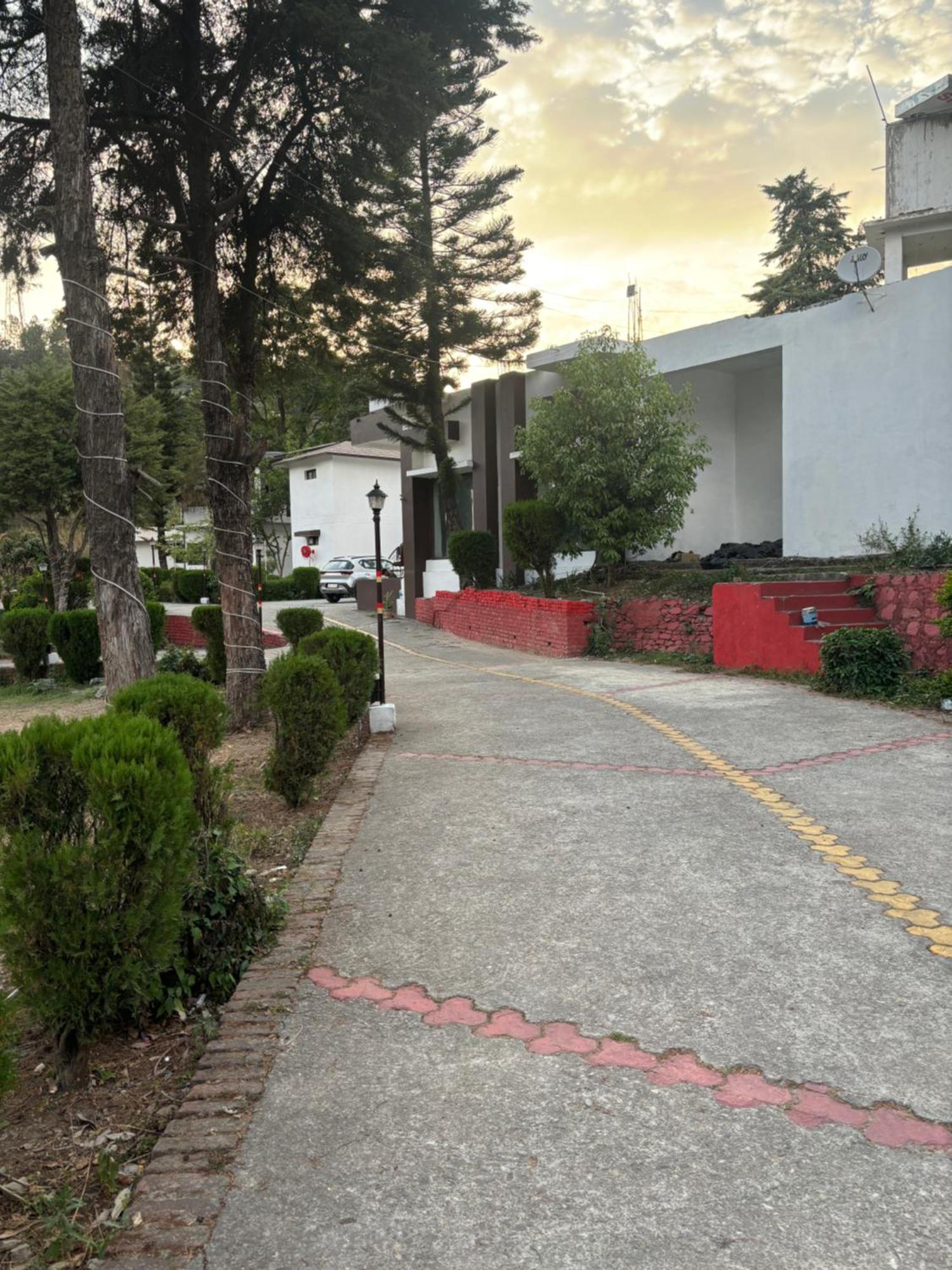 Shikha Resort Ewentbliz Bhīm Tāl Exterior foto